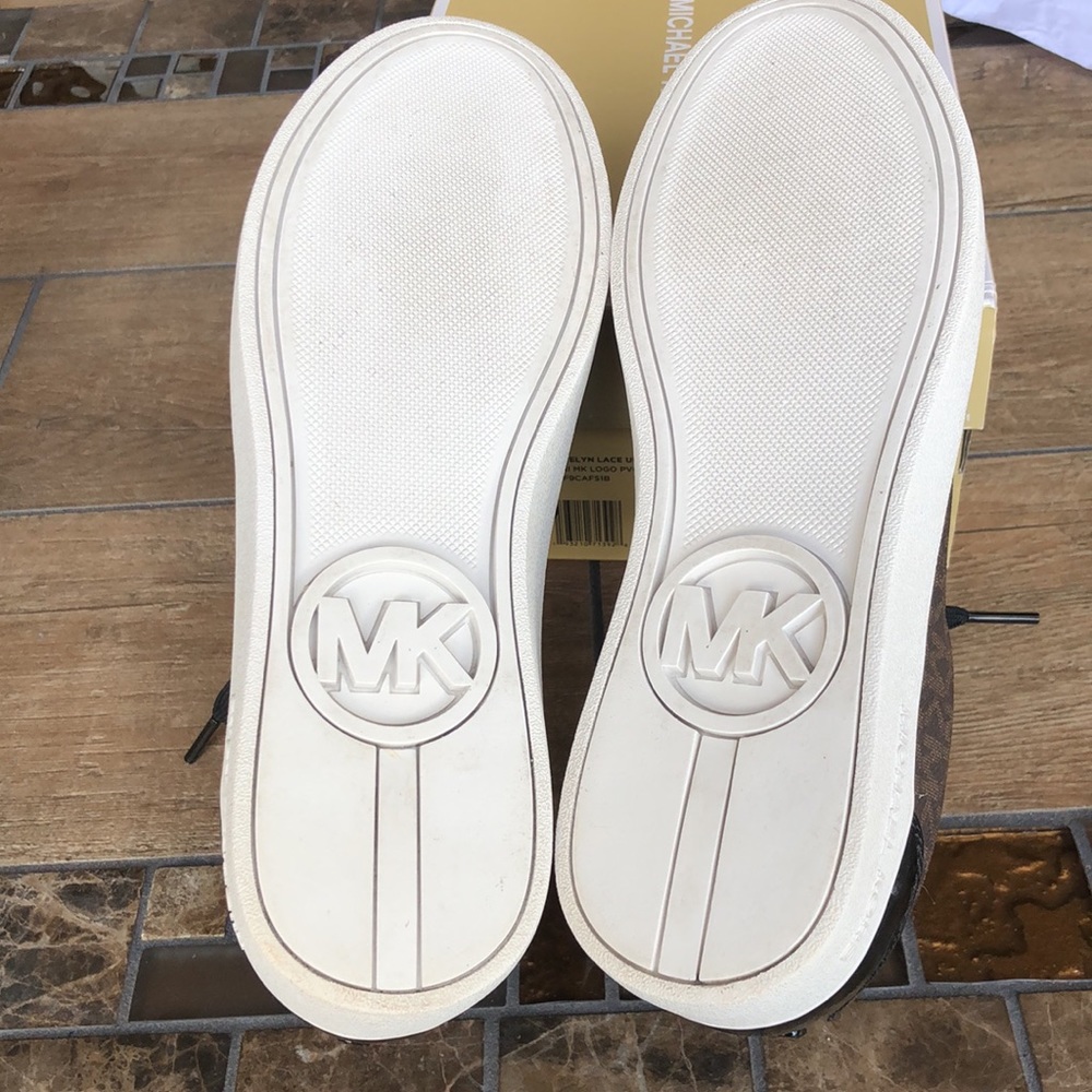 Michael Kors Catelyn Lace Up Sneaker - Picture 16 of 16